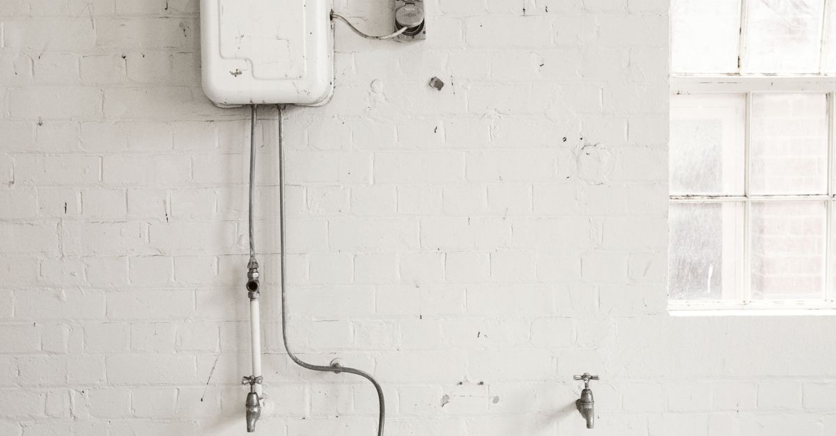 Why You Should Hire a Licensed Plumber for Burst Pipe Emergencies